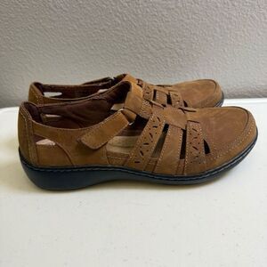 Clarks Cora River Size 8 Shoes Leather Sole Closed Toe Memory Foam Walk Womens